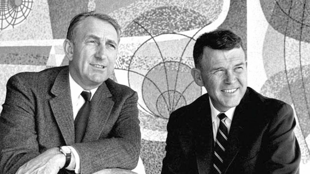 David Packard e Bill Hewlett em 1964, citados com exemplo do Livro Feitas para Durar