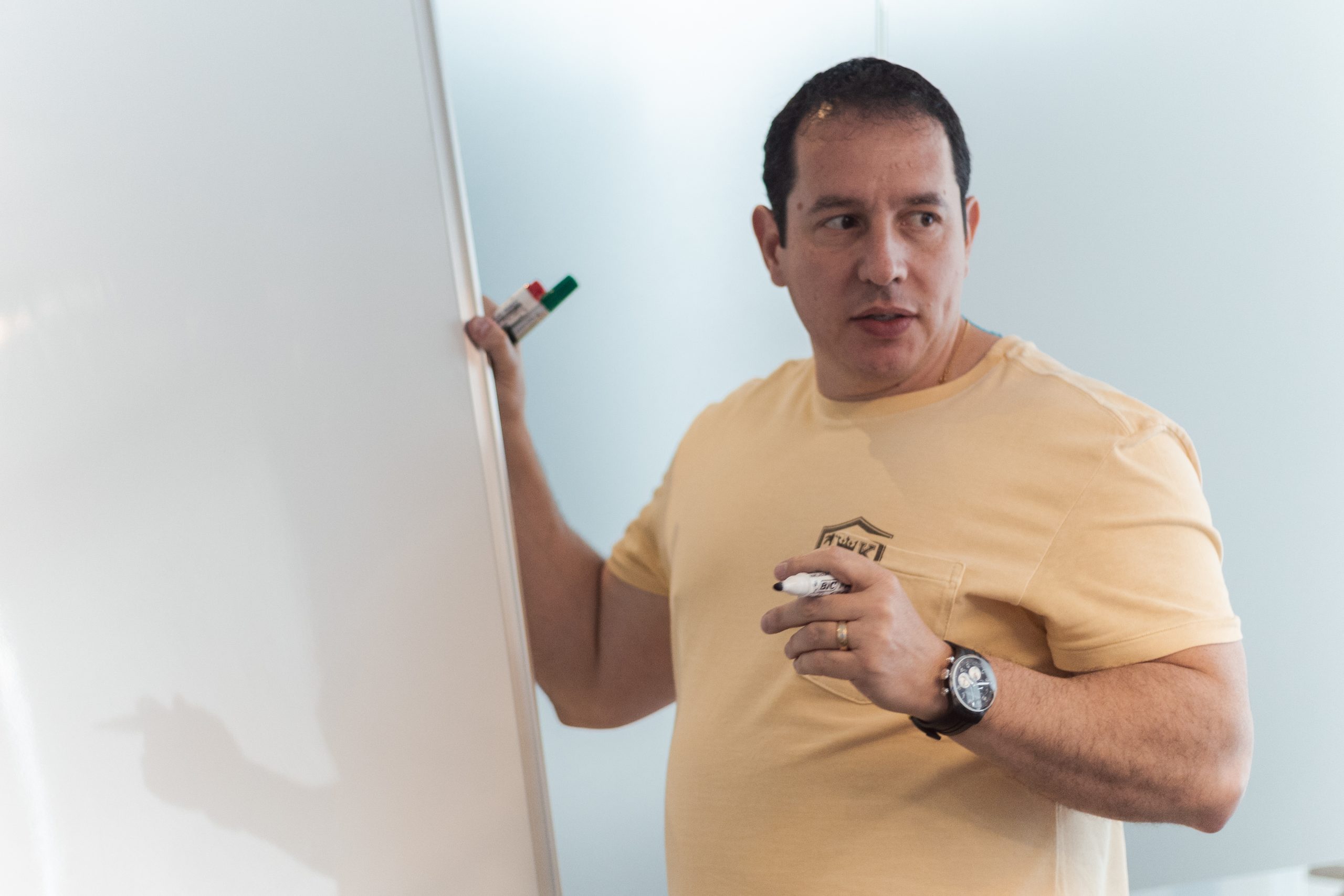 Julian Tonioli realizando a mentoria da turma 43 do Gestão 4.0 Imersão e Mentoria
